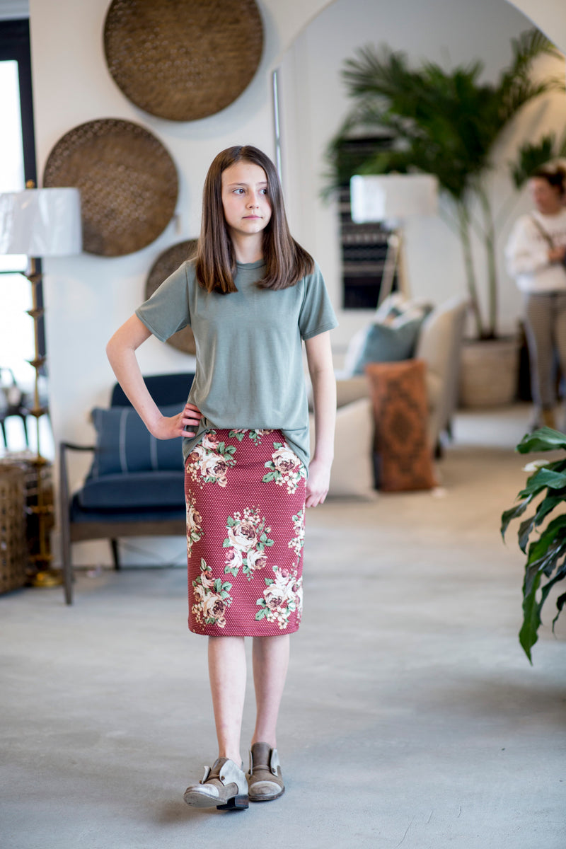 Floral midi hotsell pencil skirt outfit