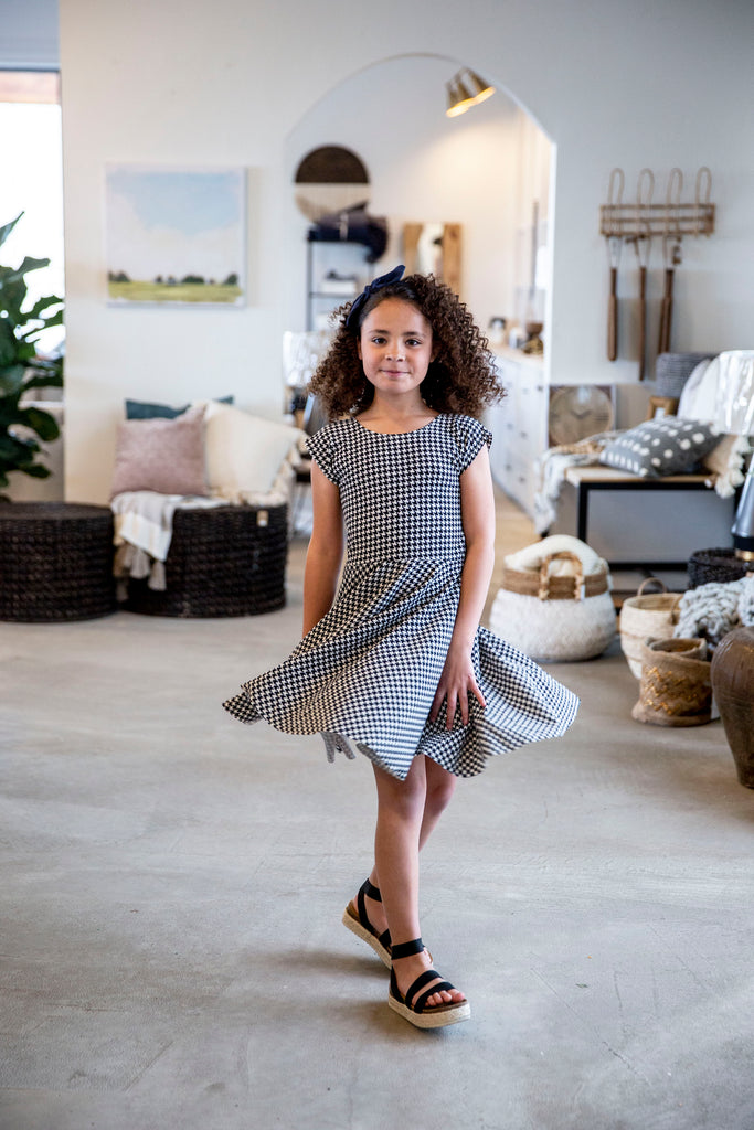 Reese Twirl White & Black Houndstooth