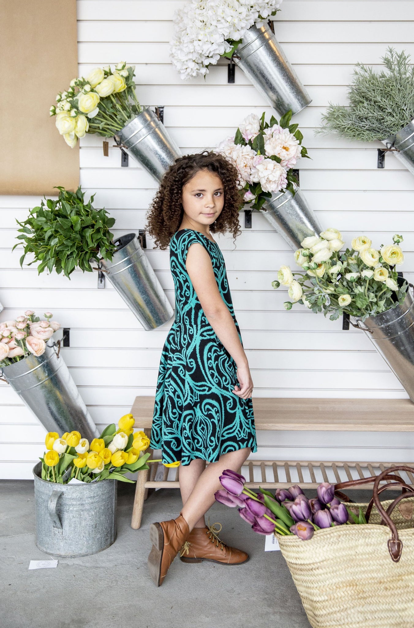 Reese Twirl Teal & Black